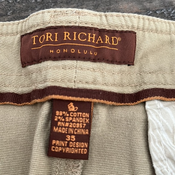 2 PAIRS OF FLAT FRONT KHAKI SHORTS SIZE 35. TORI RICHARD & TRANSCRIPT - Picture 3 of 3